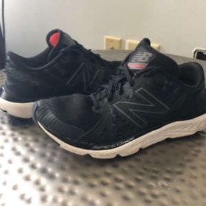 ** final reduction ** firm - New Balance 690v4 Men's size 8 tennis shoe